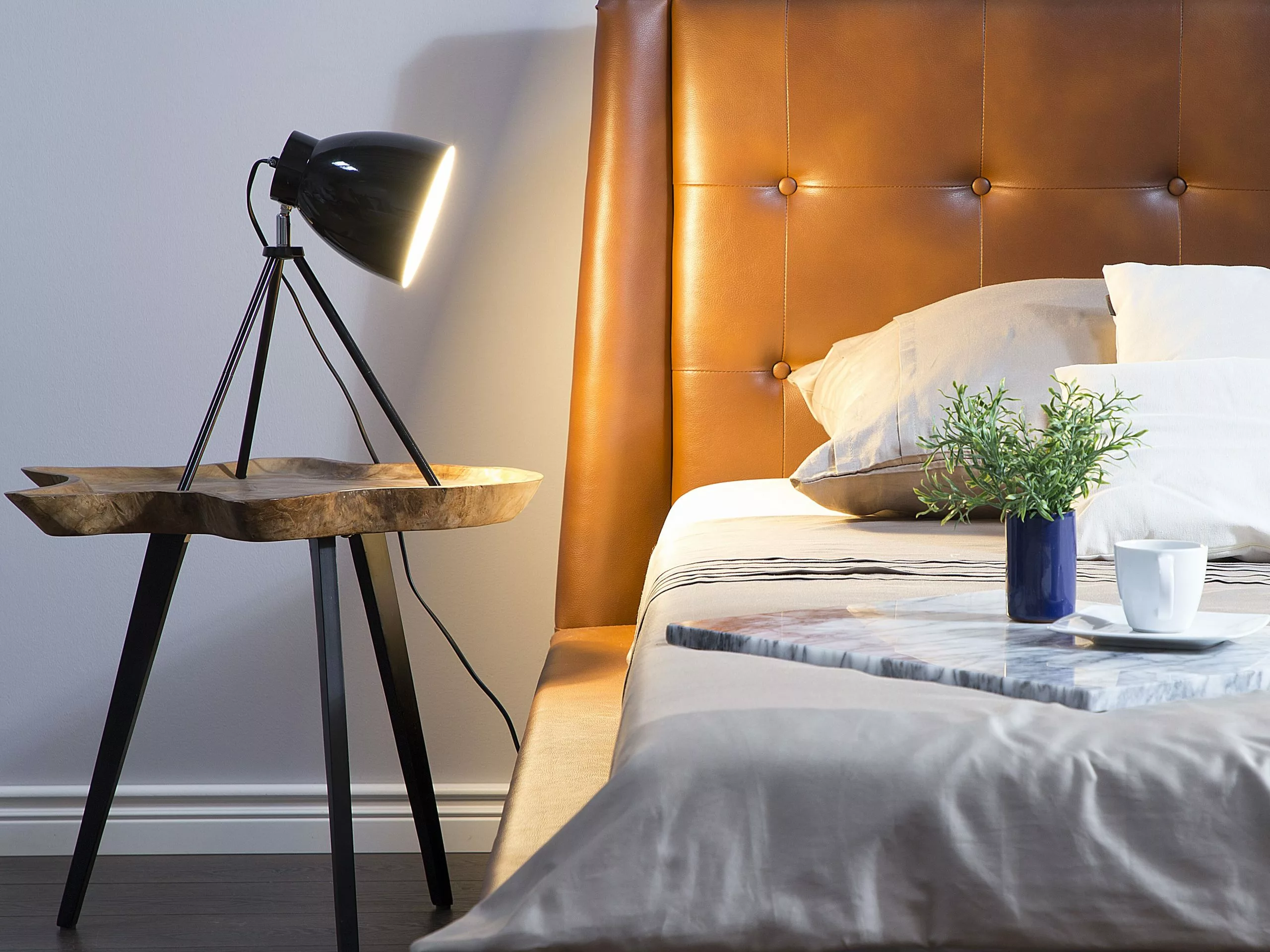 Beliani Mesa Auxiliar De Madera De Teca Clara/negro 60 Cm ELSA - Imagen 7