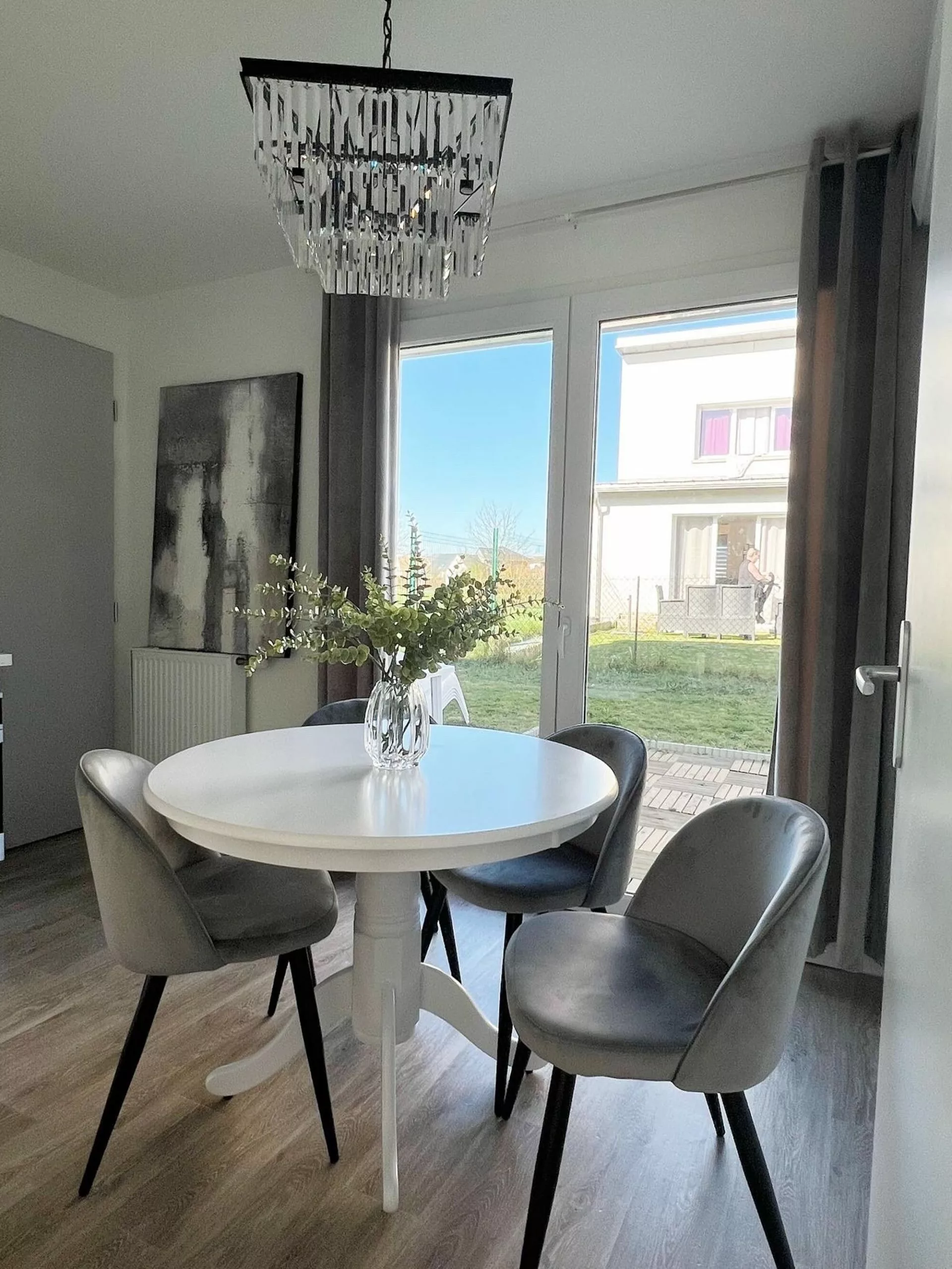 Beliani Mesa De Comedor Blanca ø 100 Cm AKRON - Imagen 3