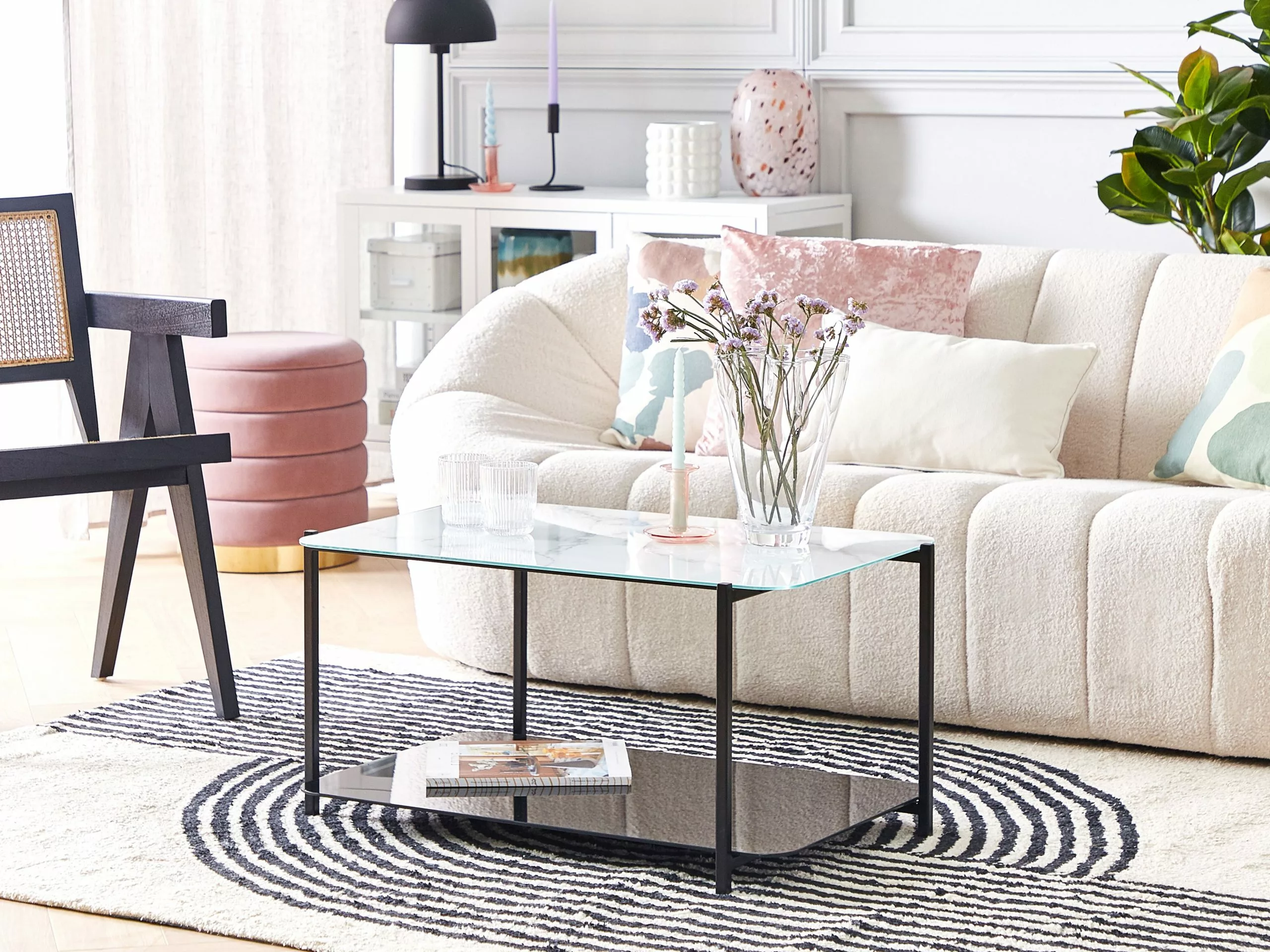 Beliani Mesa De Centro De Vidrio Templado Negro/blanco 77 X 47 Cm GLOSTER 4 Beliani Mesa De Centro De Vidrio Templado Negro/blanco 77 X 47 Cm GLOSTER - Imagen 2