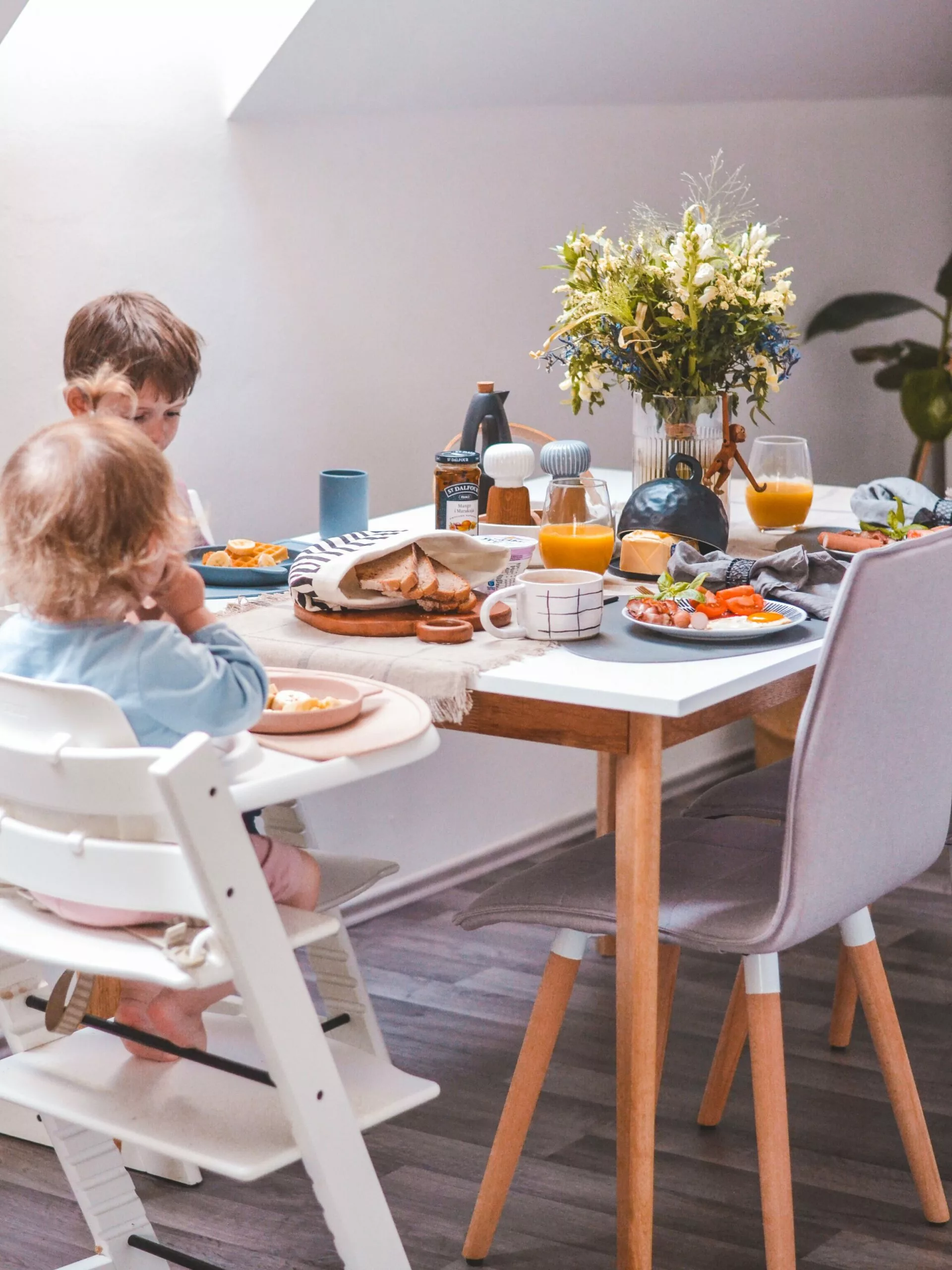 Beliani Mesa De Comedor Extensible Blanco/madera Clara 140/180 X 90 Cm SOLA 6 Beliani Mesa De Comedor Extensible Blanco/madera Clara 140/180 X 90 Cm SOLA - Imagen 4