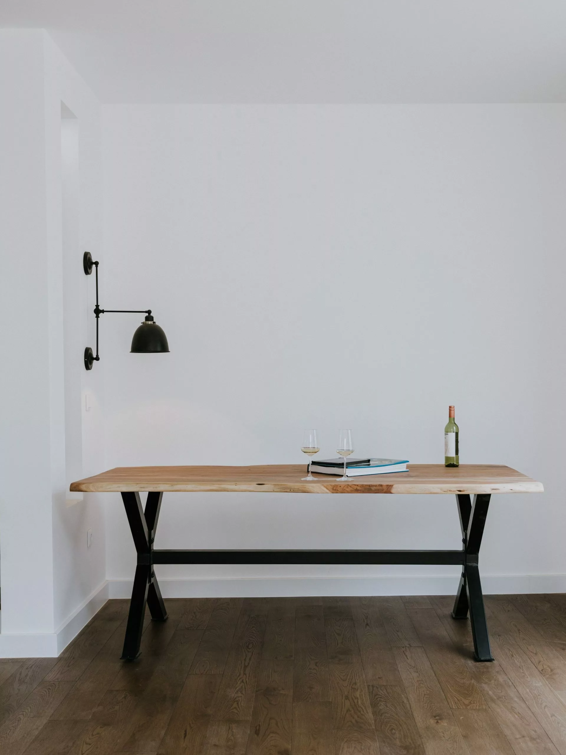 Beliani Mesa De Comedor De Madera De Acacia Clara/negro Varios Tamaños VALBO 7 Beliani Mesa De Comedor De Madera De Acacia Clara/negro Varios Tamaños VALBO - Imagen 5