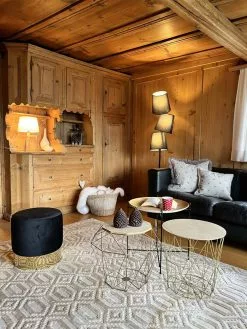 Beliani Mesa Auxiliar Dorado/madera Clara ⌀ 40 Cm LANARK -Mesas comercio undef src sa picid 844679 type whitesh image