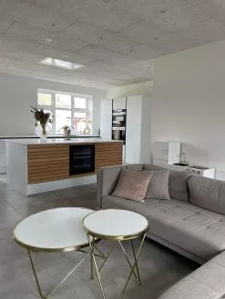 Beliani Mesa Auxiliar De Vidrio Templado Blanco/dorado ⌀ 80 Cm MERIDIAN II 12 Beliani Mesa Auxiliar De Vidrio Templado Blanco/dorado ⌀ 80 Cm MERIDIAN II -Mesas comercio undef src sa picid 851699 type whitesh image